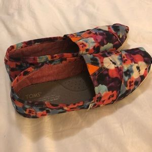 Toms Size 9.5, lightly worn